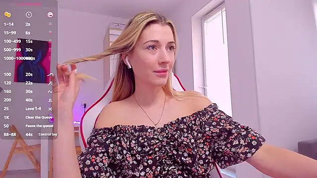 HotCarolineXO online show from 03/09/25, 12:09