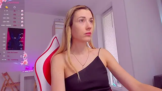 HotCarolineXO online show from 09/23/25, 10:18