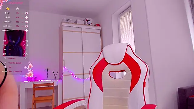 HotCarolineXO online show from 10/04/25, 11:52