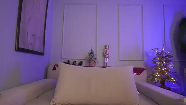 Snapshot of Lauraxx69 chatting on 01/04/25, 10:38 Lauraxx69 online show from 01/04/25, 10:38