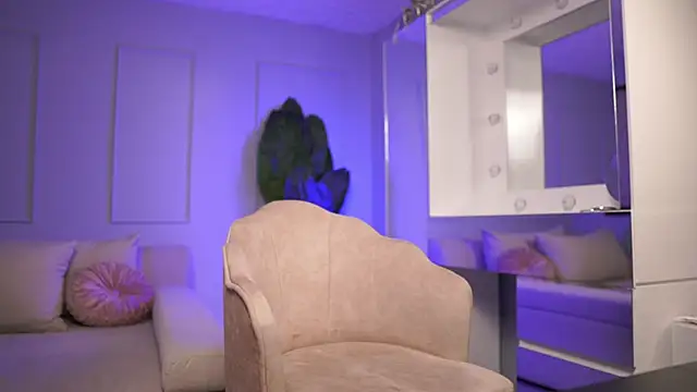 Snapshot of Lauraxx69 chatting on 03/03/25, 09:00 Lauraxx69 online show from 03/03/25, 09:00