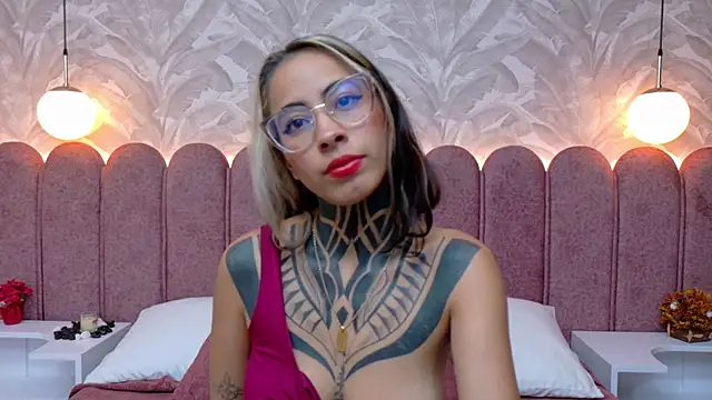 NicoleBlum online show from 01/27/25, 03:39