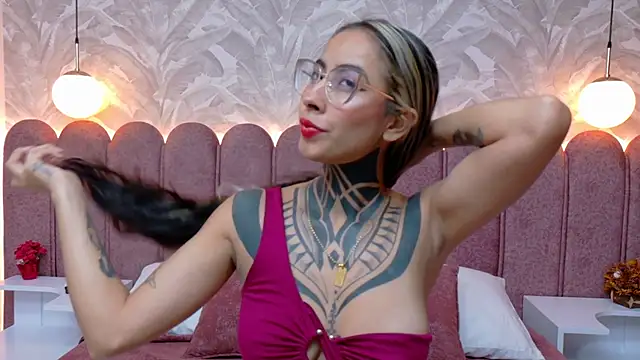 NicoleBlum online show from 01/27/25, 06:41