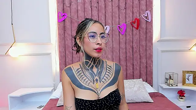 NicoleBlum online show from 02/12/25, 05:48