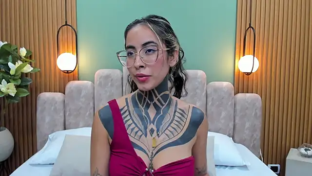 NicoleBlum online show from 03/11/25, 10:20