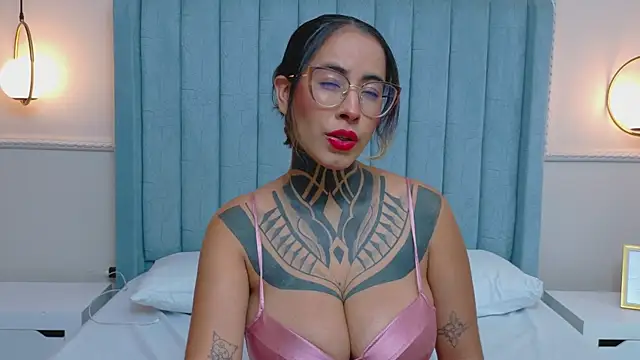 NicoleBlum online show from 05/25/26, 07:53