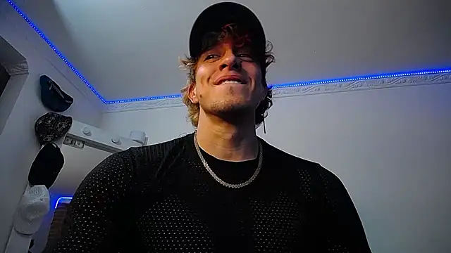 strongboy  online show from 03/19/25, 11:14