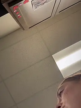 cinnatitties online show from 10/27/25, 06:45