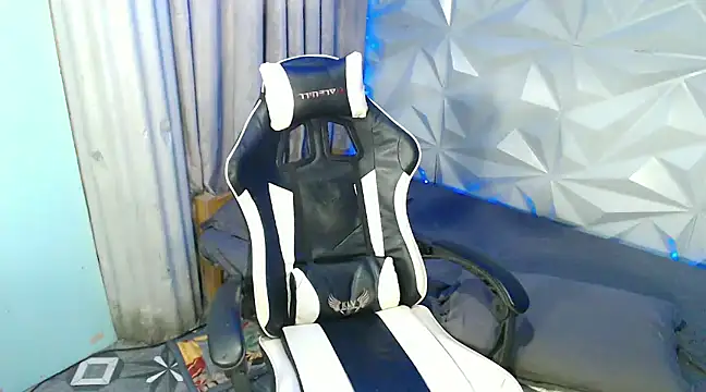 Snapshot of Tswakowako chatting on 01/14/25, 10:44 Tswakowako online show from 01/14/25, 10:44