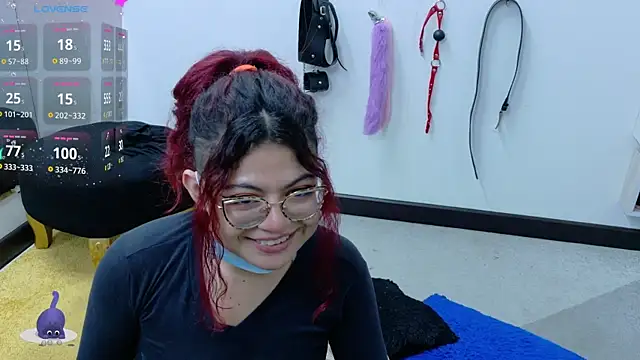 Catwhite  online show from 02/06/25, 12:26