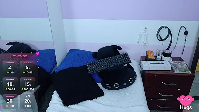 Catwhite  online show from 10/15/25, 06:08