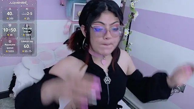 Catwhite  online show from 04/10/26, 04:44