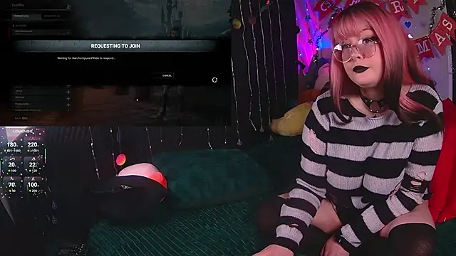 evamila online show from 11/19/25, 01:49