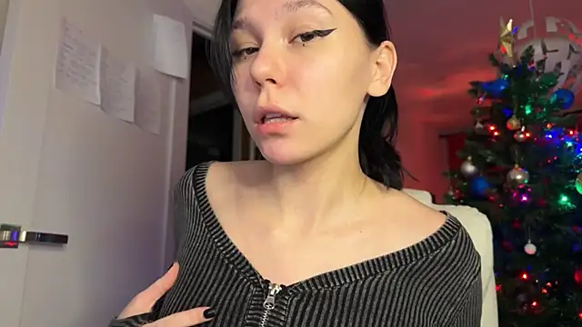 Snapshot of pinkdolly18 chatting on 12/26/24, 09:58 pinkdolly18 online show from 12/26/24, 09:58