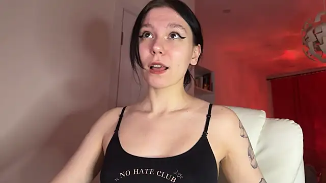 Snapshot of pinkdolly18 chatting on 02/24/25, 09:31 pinkdolly18 online show from 02/24/25, 09:31