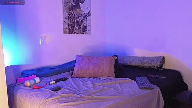 Corina Ts online show from 10/23/25, 02:44