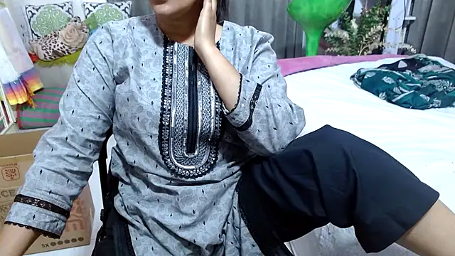 Lovelywife786 online show from 02/19/25, 01:28