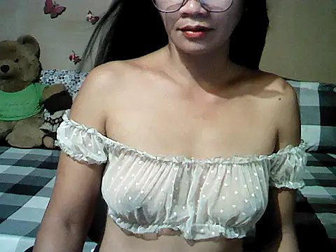 Snapshot of Mia_Rein chatting on 06/07/26, 02:10 Mia Rein online show from 06/07/26, 02:10
