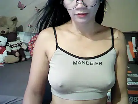 Snapshot of Mia_Rein chatting on 07/07/26, 12:57 Mia Rein online show from 07/07/26, 12:57