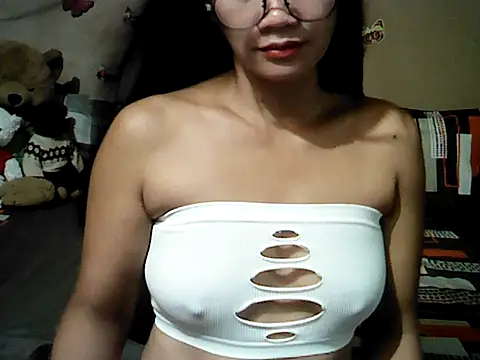 Snapshot of Mia_Rein chatting on 07/16/26, 02:01 Mia Rein online show from 07/16/26, 02:01