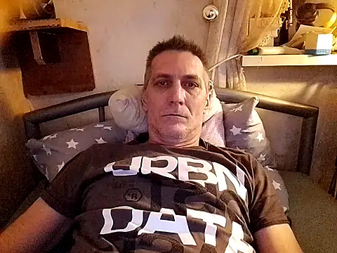 Snapshot of Lajost@xh chatting on 03/04/26, 08:53 Lajostxh online show from 03/04/26, 08:53