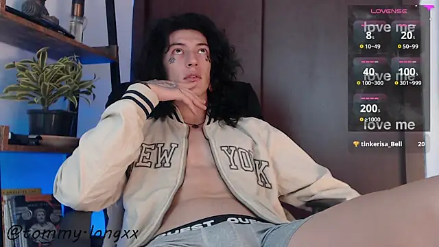 Snapshot of tommylongxx chatting on 09/15/25, 01:49 tommylongxx online show from 09/15/25, 01:49