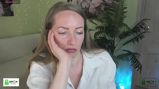 Queenymel online show from 04/15/26, 02:35