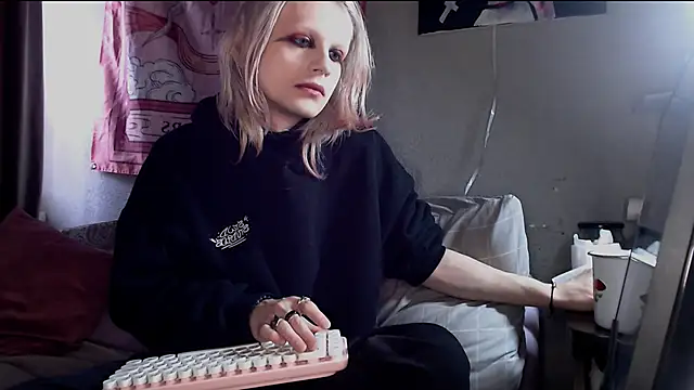 Alien Bella online show from 03/20/26, 08:41