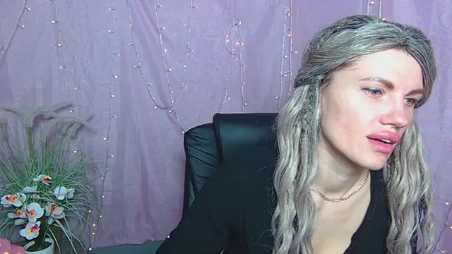 MilaLoona online show from 04/17/26, 06:05