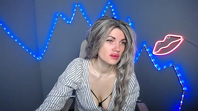 MilaLoona online show from 04/19/26, 06:02