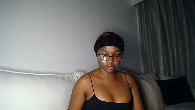 Snapshot of Pretty_Liya08 chatting on 04/20/26, 05:48 Pretty Liya08 online show from 04/20/26, 05:48