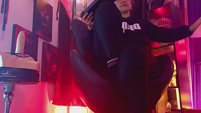 PerlaDivaio online show from 04/17/26, 01:58