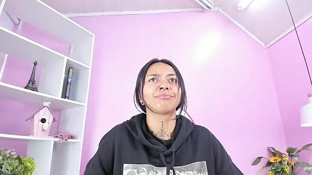 miss soffi  online show from 02/25/25, 12:03