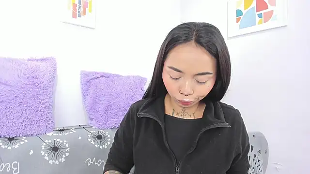 miss soffi  online show from 10/16/25, 12:28