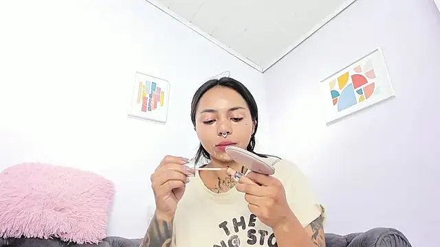 miss soffi  online show from 11/06/25, 12:17