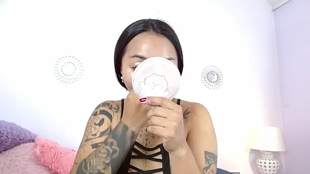 miss soffi  online show from 12/16/25, 12:21