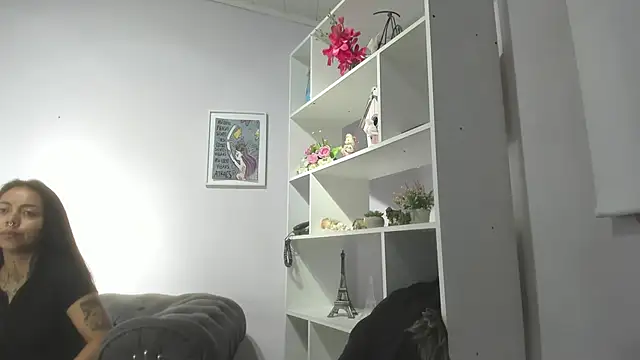 miss soffi  online show from 04/25/26, 12:08