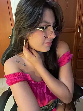 Snapshot of loolla_23 chatting on 03/12/25, 02:52 loolla 23 online show from 03/12/25, 02:52