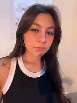 loolla 23 online show from 02/02/26, 01:59