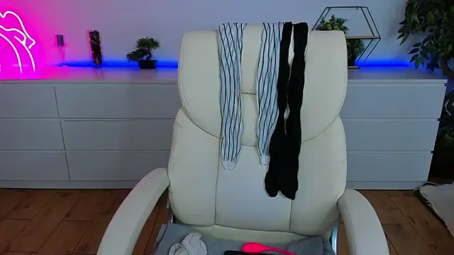 Kamilla Hot online show from 10/30/25, 07:03