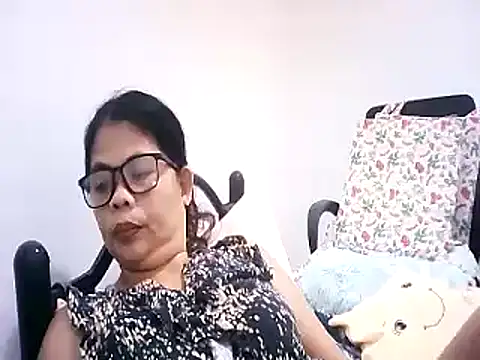 Snapshot of pinay_milfxx chatting on 11/09/25, 12:53 pinay milfxx online show from 11/09/25, 12:53