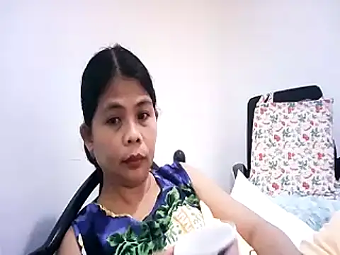 Snapshot of pinay_milfxx chatting on 11/29/25, 11:30 pinay milfxx online show from 11/29/25, 11:30