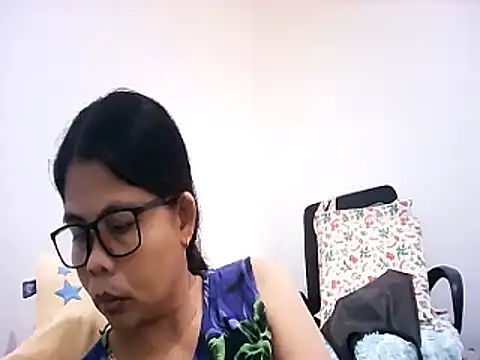 Snapshot of pinay_milfxx chatting on 12/17/25, 12:27 pinay milfxx online show from 12/17/25, 12:27