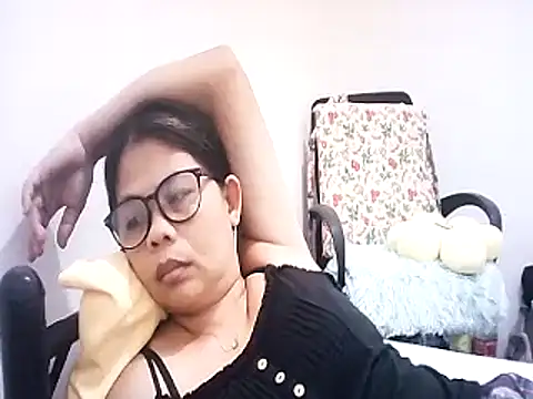Snapshot of pinay_milfxx chatting on 05/07/26, 01:33 pinay milfxx online show from 05/07/26, 01:33