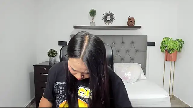 isabella florez online show from 01/29/25, 12:13