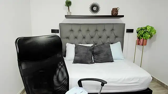 isabella florez online show from 03/03/25, 06:12