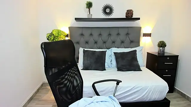 isabella florez online show from 03/21/25, 03:02