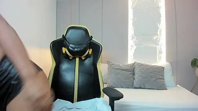 isabella florez online show from 03/19/26, 11:47