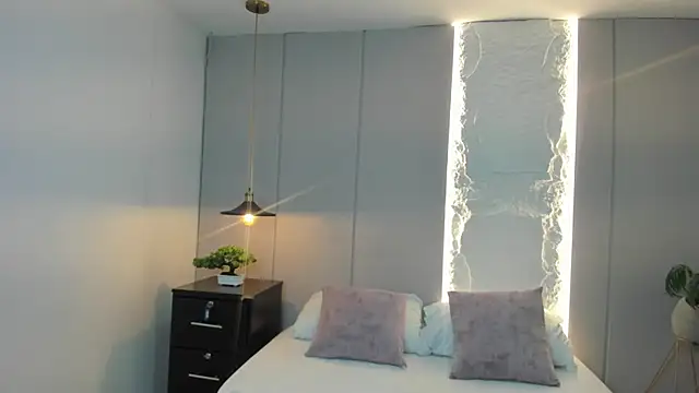 isabella florez online show from 04/10/26, 02:28