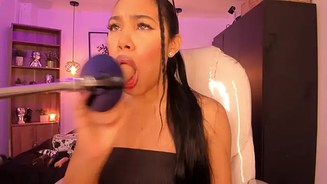 Olivia ds online show from 12/30/24, 03:58